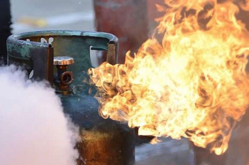 Đừng quên kiểm tra rò rỉ gas sau khi thay bình